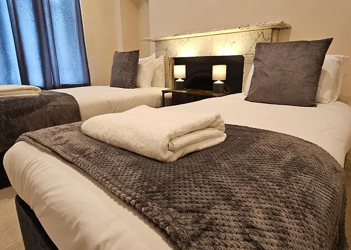 Modern 2 Bedrooms Apartment In Town Centre