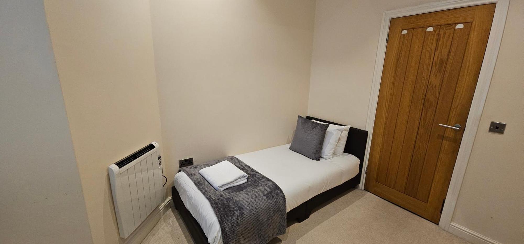Apartment Modern 2 Bedrooms In Town Centre *